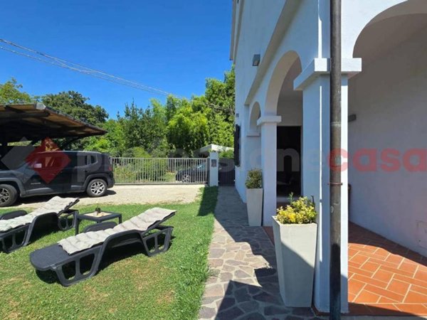 casa indipendente in vendita ad Arezzo in zona Bagnoro