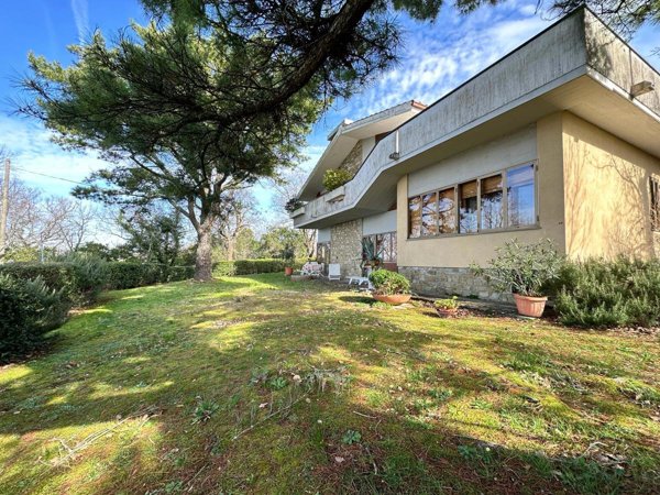 casa indipendente in vendita ad Arezzo in zona Staggiano