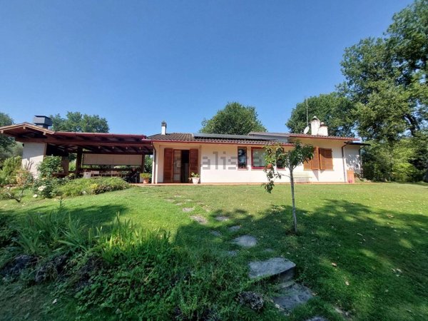 casa indipendente in vendita ad Arezzo