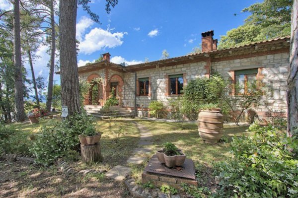 casa indipendente in vendita ad Arezzo in zona Olmo