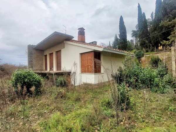 casa indipendente in vendita ad Arezzo in zona Zona Le Pietre