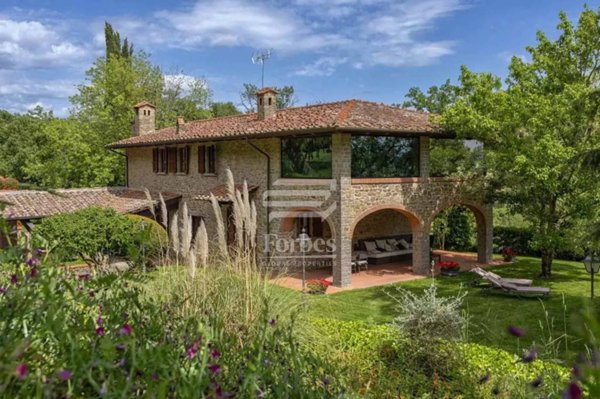 casa indipendente in vendita ad Arezzo in zona Antria