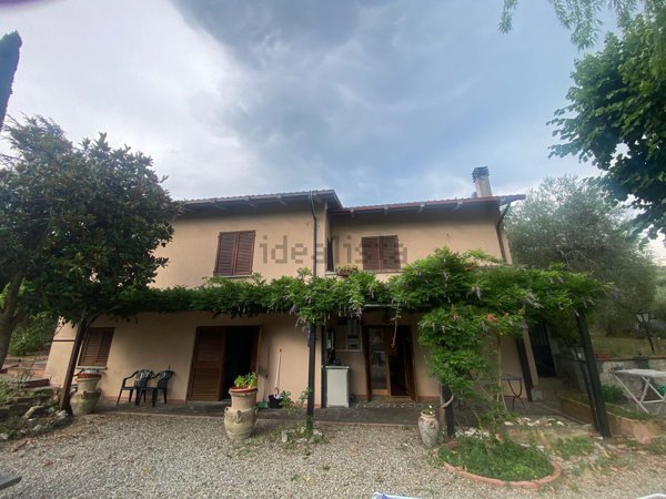 casa indipendente in vendita ad Arezzo