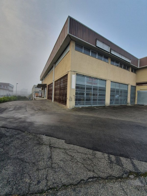 locale di sgombero in vendita ad Arezzo in zona Fiorentina