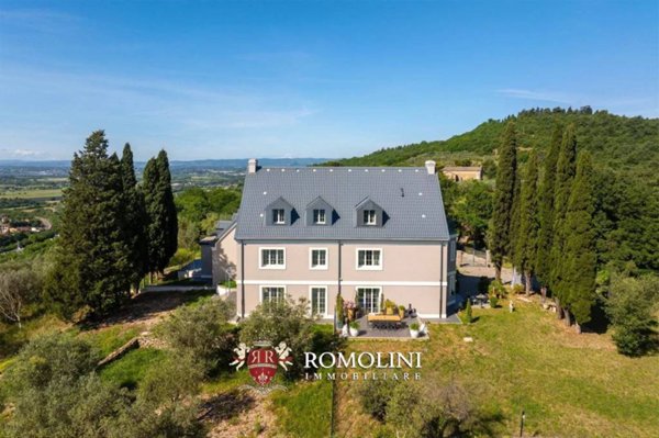 casa indipendente in vendita ad Arezzo in zona Olmo