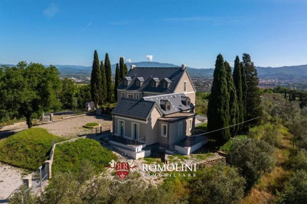 casa indipendente in vendita ad Arezzo in zona Olmo