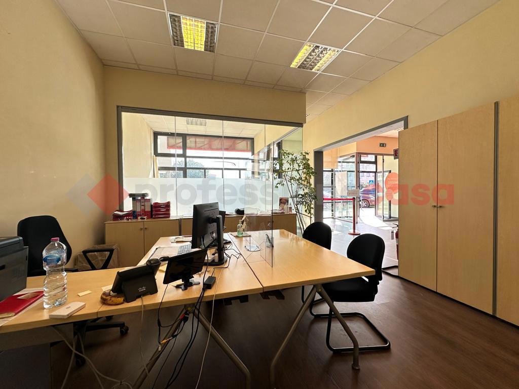 negozio in vendita ad Arezzo