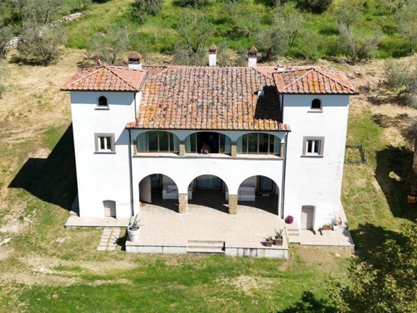 casa indipendente in vendita ad Arezzo in zona San Zeno