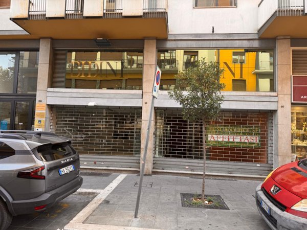 locale commerciale in vendita ad Arezzo in zona Centro Città