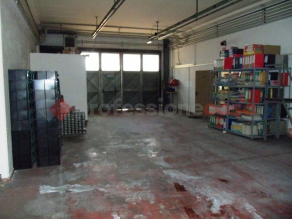 locale commerciale in vendita ad Arezzo