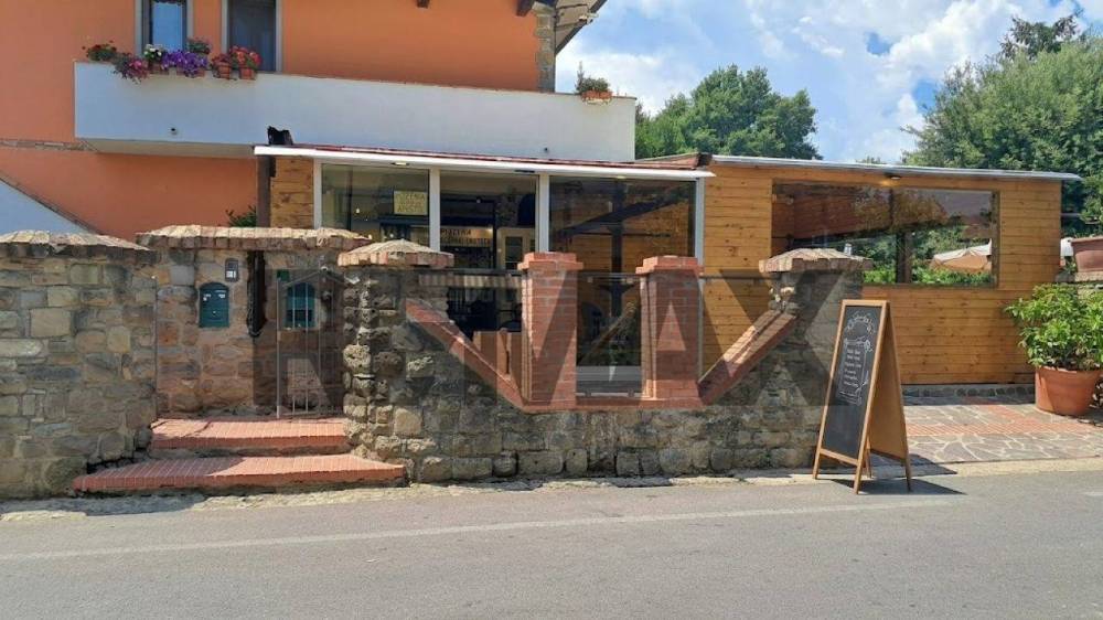 locale commerciale in vendita ad Arezzo in zona Bagnoro