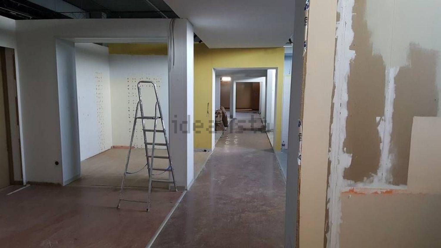 locale commerciale in vendita ad Arezzo in zona Fiorentina