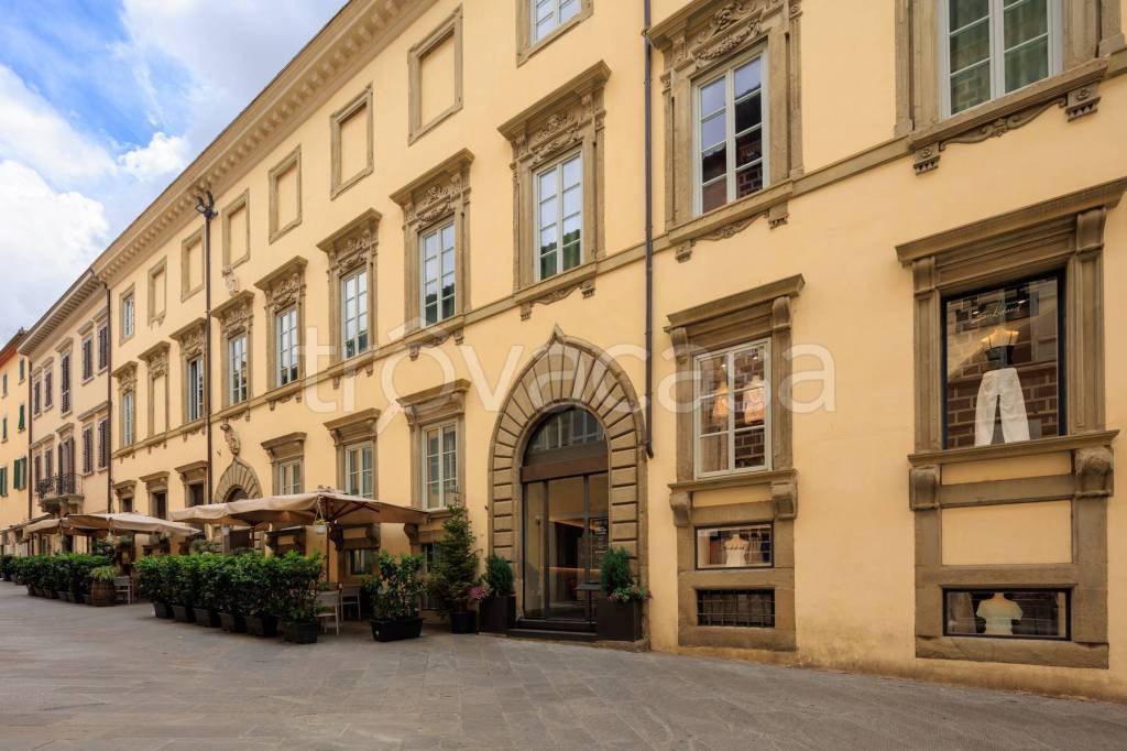 locale commerciale in vendita ad Arezzo in zona Centro Città