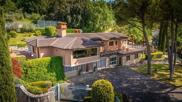 casa indipendente in vendita ad Arezzo in zona Centro Città