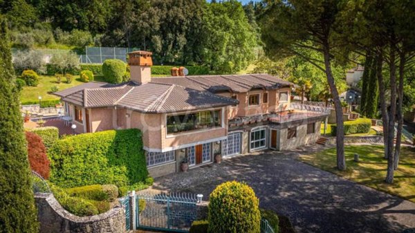 casa indipendente in vendita ad Arezzo in zona Centro Città