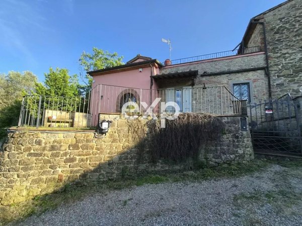 casa indipendente in vendita ad Arezzo in zona Pescaiola