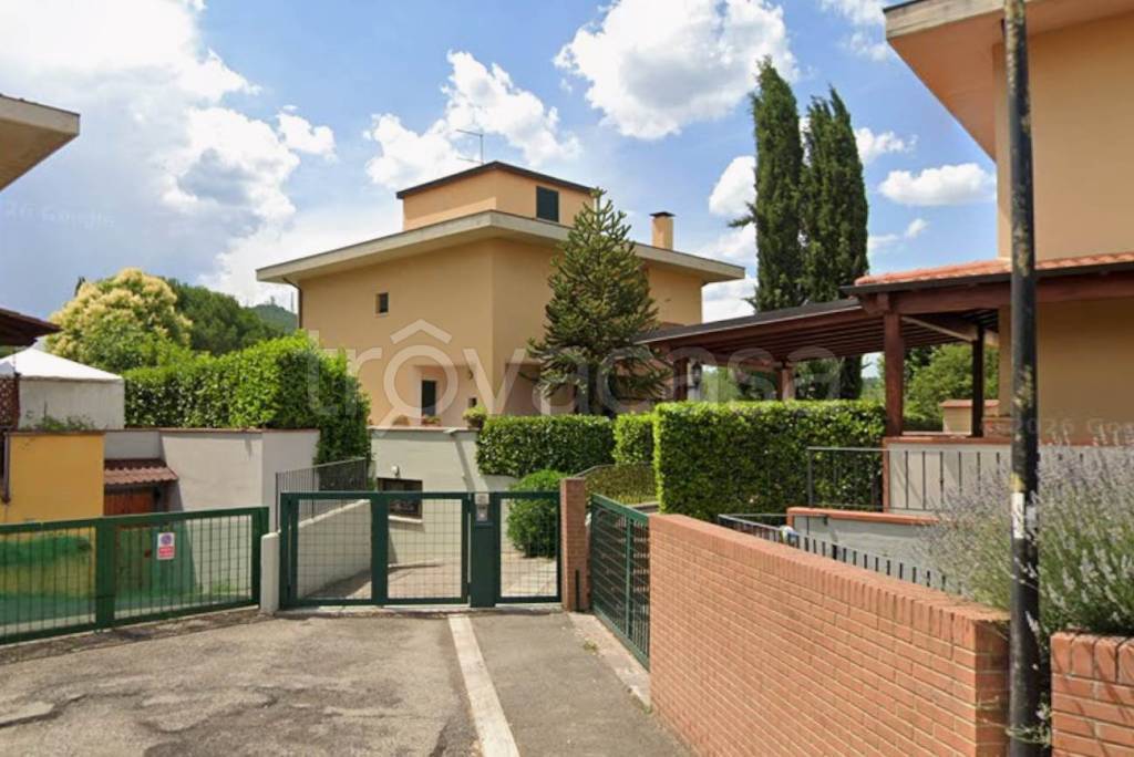casa indipendente in vendita ad Arezzo in zona San Giuliano