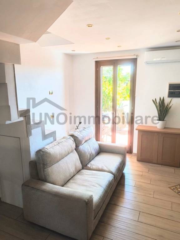 casa indipendente in vendita ad Arezzo in zona Quarata