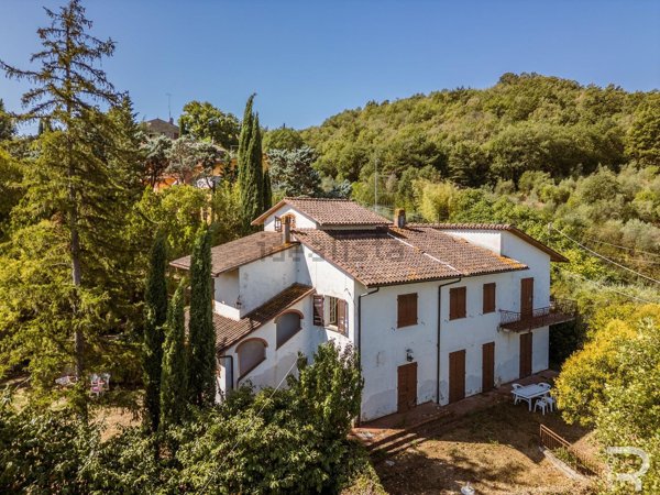 casa indipendente in vendita ad Arezzo in zona Agazzi