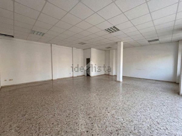 locale commerciale in vendita ad Arezzo