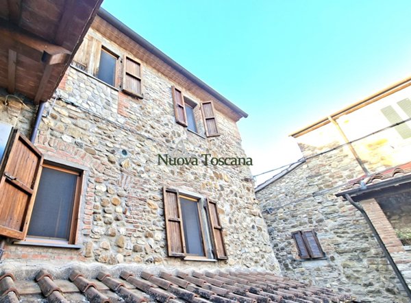 casa indipendente in vendita ad Arezzo in zona Venere
