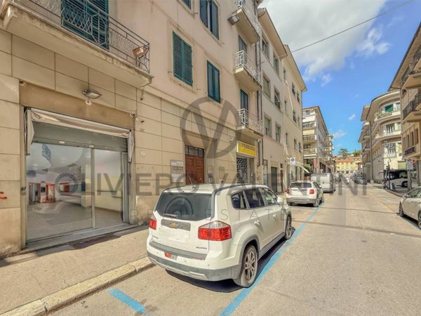 locale commerciale in vendita ad Arezzo in zona Centro Città