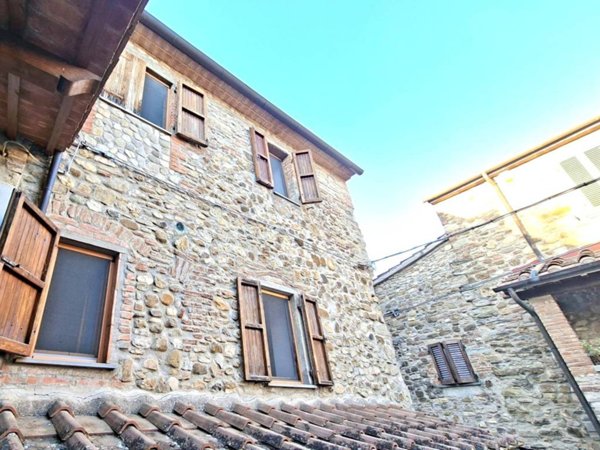 casa indipendente in vendita ad Arezzo in zona Venere