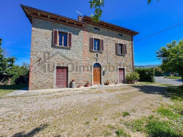 casa indipendente in vendita ad Arezzo in zona Ceciliano