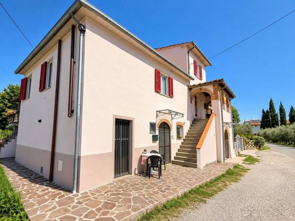 casa indipendente in vendita ad Arezzo in zona Piero della Francesca