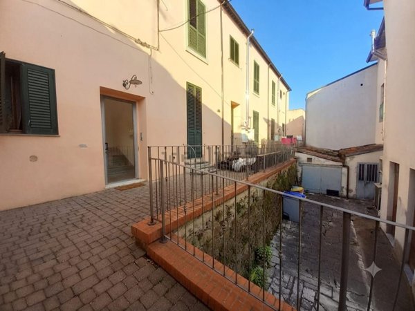 appartamento in vendita ad Arezzo in zona Rigutino