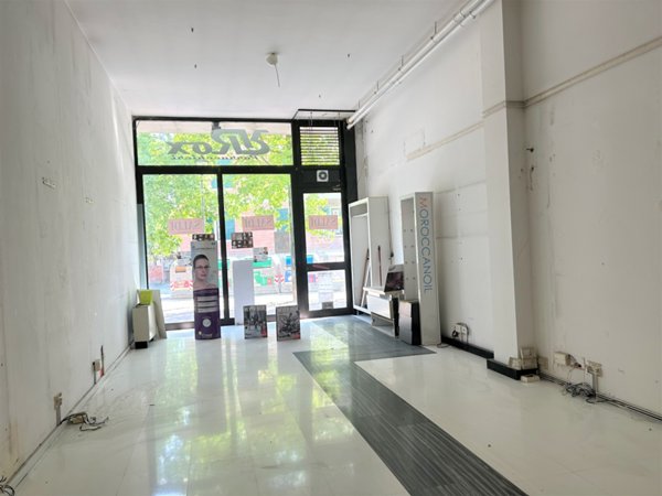 locale commerciale in vendita ad Arezzo in zona Vittorio Veneto