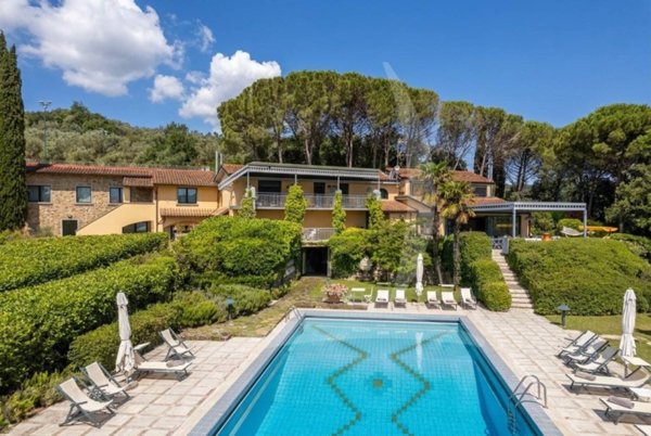 casa indipendente in vendita ad Arezzo in zona Vignale