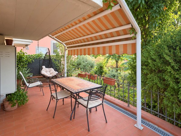 casa indipendente in vendita ad Arezzo in zona Puliciano
