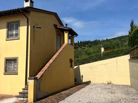 casa indipendente in vendita ad Arezzo in zona Puliciano