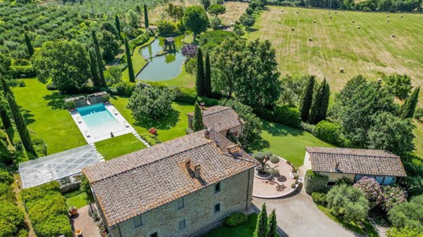 casa indipendente in vendita ad Arezzo in zona Staggiano