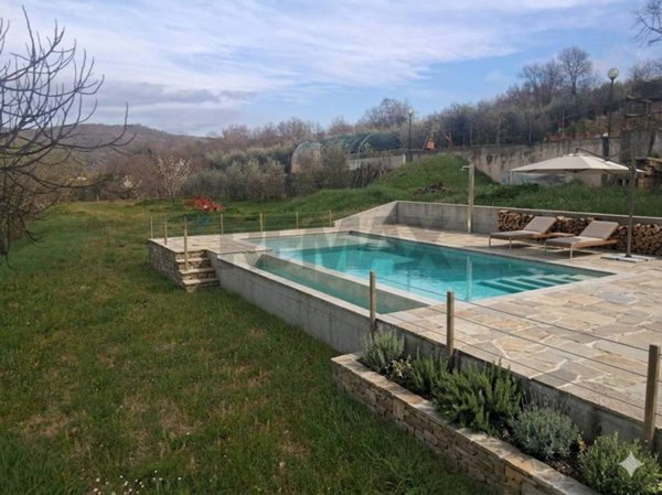 casa indipendente in vendita ad Arezzo in zona Bagnoro