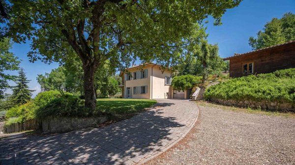 casa indipendente in vendita ad Arezzo in zona Staggiano