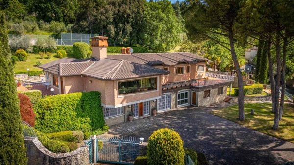 casa indipendente in vendita ad Arezzo in zona Centro Città