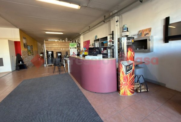 locale commerciale in vendita ad Arezzo