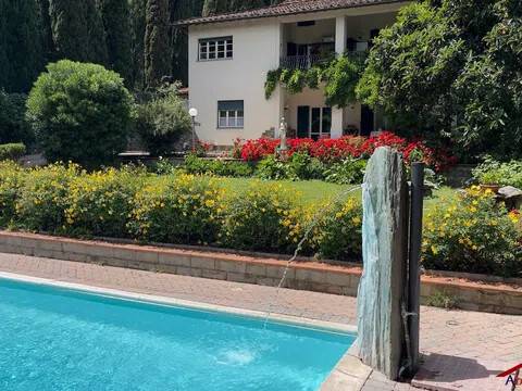 casa indipendente in vendita ad Arezzo
