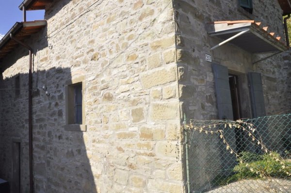 casa indipendente in vendita a Bibbiena in zona Serravalle
