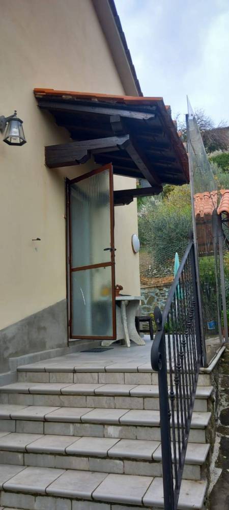 casa indipendente in vendita a Bibbiena in zona Banzena