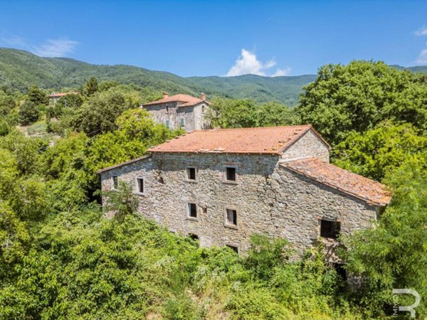 casa indipendente in vendita a Bibbiena in zona Giona