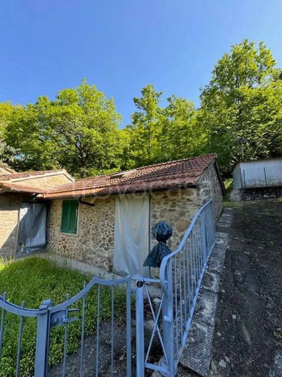 casa indipendente in vendita a Bibbiena in zona Serravalle