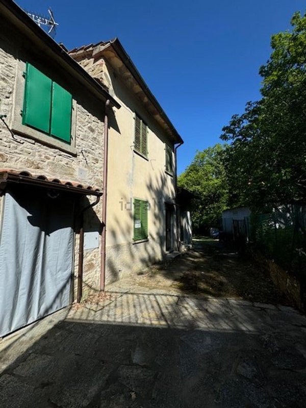 pentavano in vendita a Bibbiena in zona Serravalle