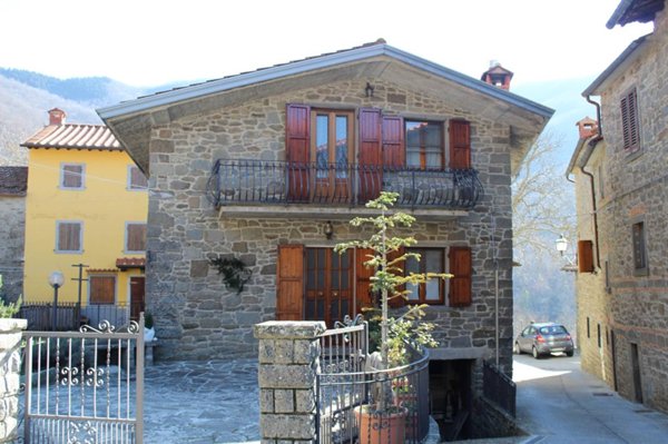 casa indipendente in vendita a Bibbiena in zona Serravalle