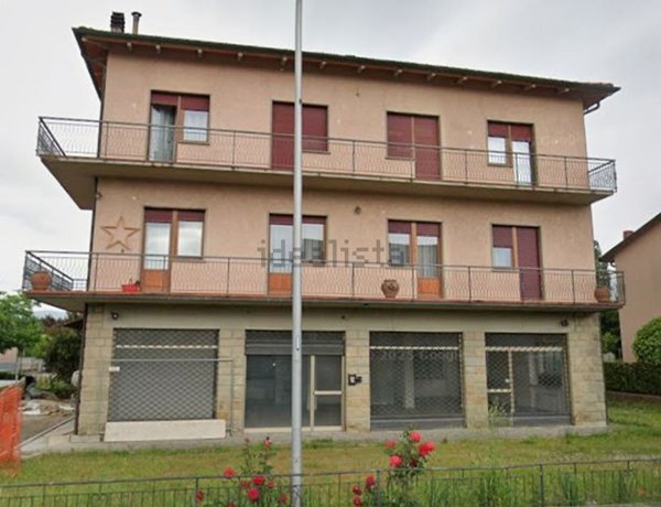 locale commerciale in vendita a Bibbiena in zona Soci