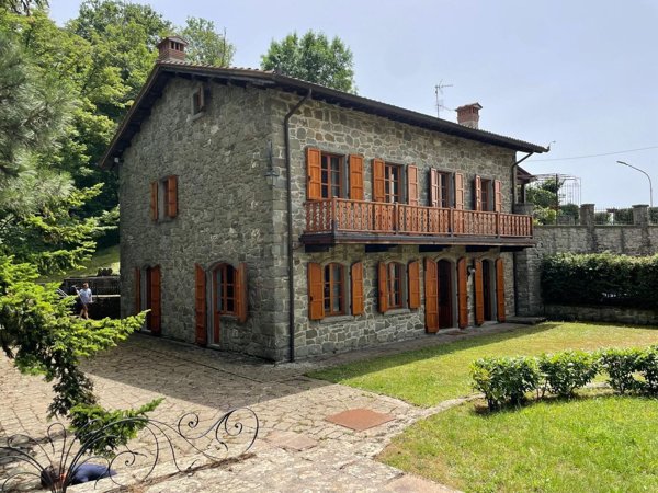 casa indipendente in vendita a Bibbiena in zona Serravalle