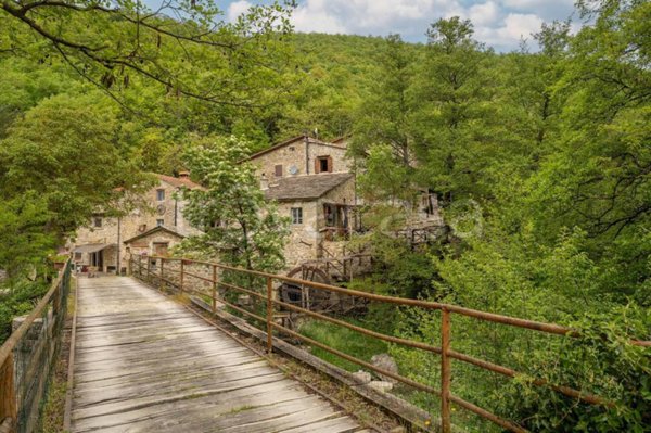 casa indipendente in vendita a Bibbiena in zona Santa Maria del Sasso