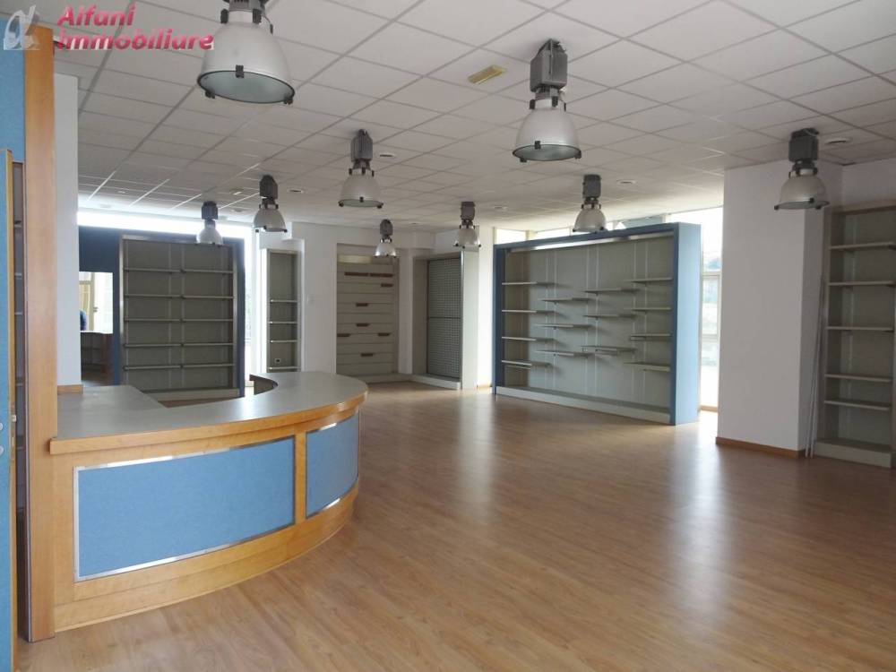 locale commerciale in vendita a Bibbiena